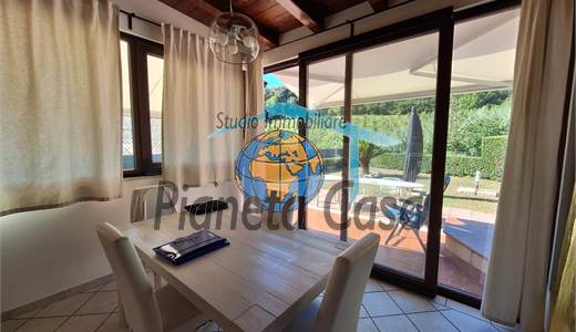 VILLA CON SPLENDIDO GIARDINO